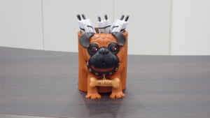 犬のボールペン立て