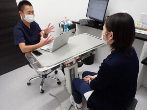 スタッフ間でのミーティング02